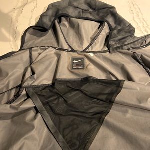 Brand new Nike 14 09 11 05 Running Light Jacket